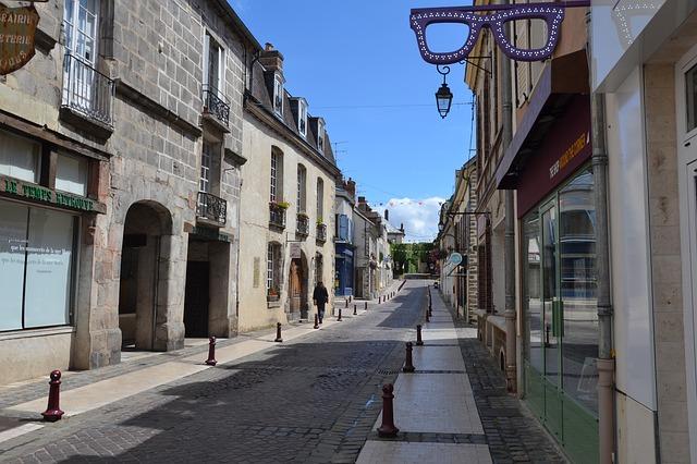 Dourdan - Immobilier - CENTURY 21 LD Immobilier – rue commerçante à Dourdan